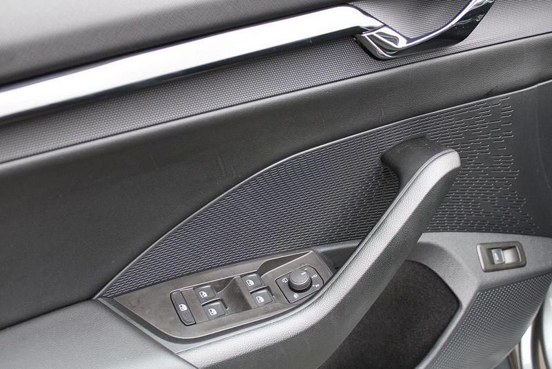 Gebraucht Skoda Octavia Selection 150 PS (110 kW) 2024 Grau Kombi