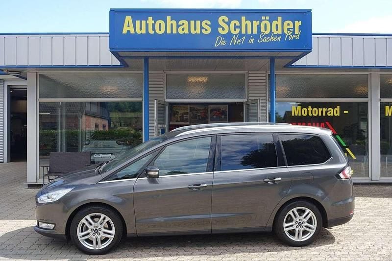 Grau Gebraucht 2016 Ford Galaxy Titanium Van / Kleinbus | 21.750 € (Guter Preis) - Bild 1/2