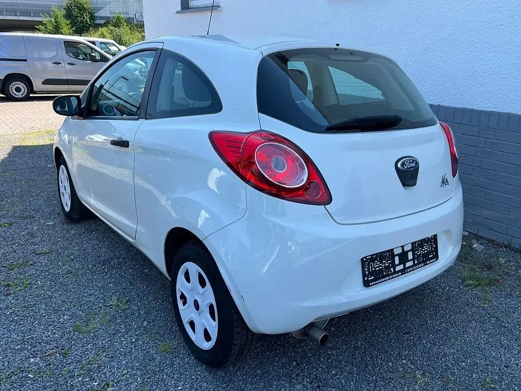 Gebraucht Ford Ka Ambiente 69 PS (50 kW) 2014 Weiß Kleinwagen