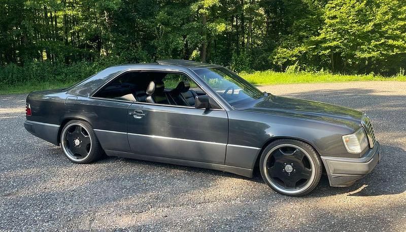 Schwarz Gebraucht 1990 Mercedes E300 Coupé | 15.400 € - Bild 1/4