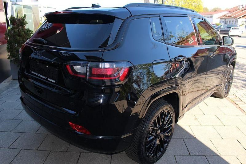 Second-hand Jeep Compass 131 CP (96 kW) 2023 Negru SUV