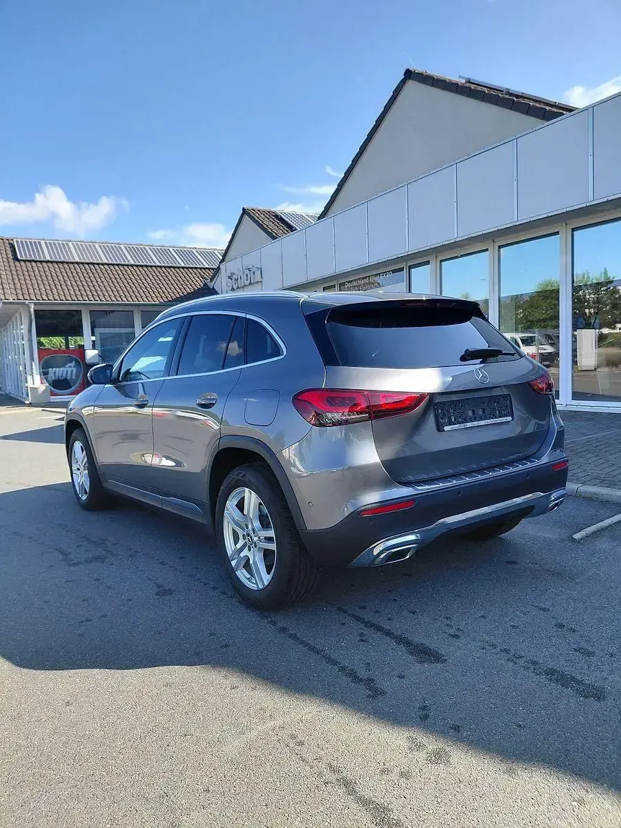 Gebraucht Mercedes GLA200 163 PS (119 kW) 2020 Grau SUV