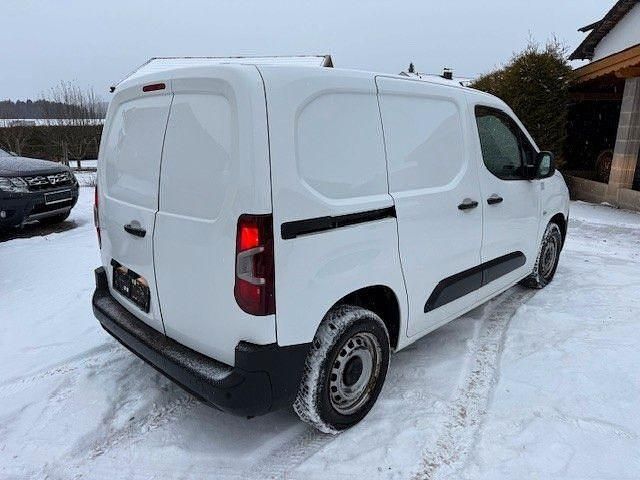 Gebraucht Peugeot Partner 76 PS (55 kW) 2021 Weiß Van / Kleinbus