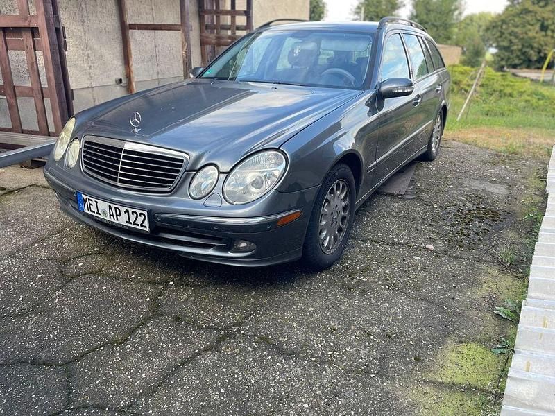 Gebraucht Mercedes E220 150 PS (110 kW) 2005 Grau Kombi