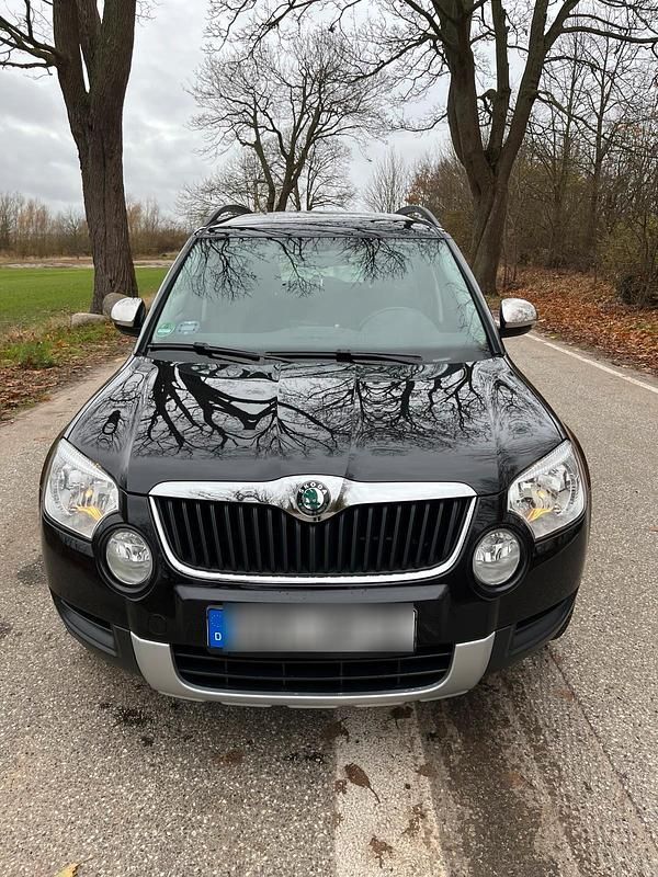 Schwarz Gebraucht 2013 Skoda Yeti Plus Edition SUV | 9.499 € (Fairer Preis) - Bild 1/4
