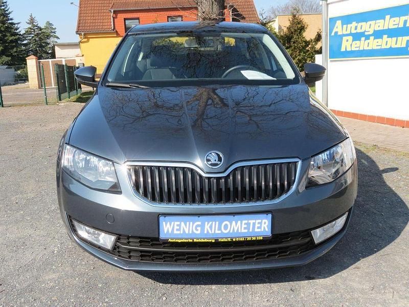 Gebraucht Skoda Octavia Elegance 105 PS (77 kW) 2015 Grau Kleinwagen