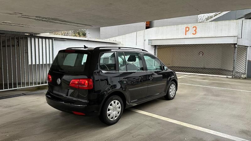 Gebraucht VW Touran 105 PS (77 kW) 2014 Schwarz Van / Kleinbus