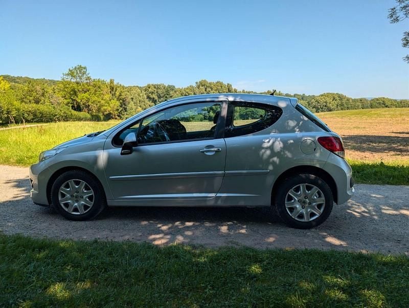 Silber Gebraucht 2011 Peugeot 207 Filou Limousine | 3.000 € - Bild 1/4