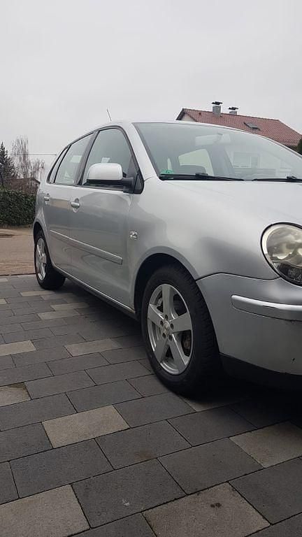 Second-hand VW Polo Basis 75 CP (55 kW) 2003 Argintiu Berlinǎ