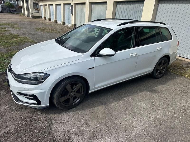 Weiß Gebraucht 2017 VW Golf VII Comfortline Kombi | 8.747 € (Guter Preis) - Bild 1/4