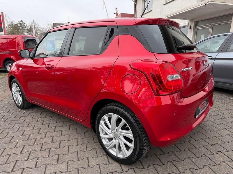 Gebraucht Suzuki Swift Comfort 83 PS (61 kW) 2023 Rot Kleinwagen