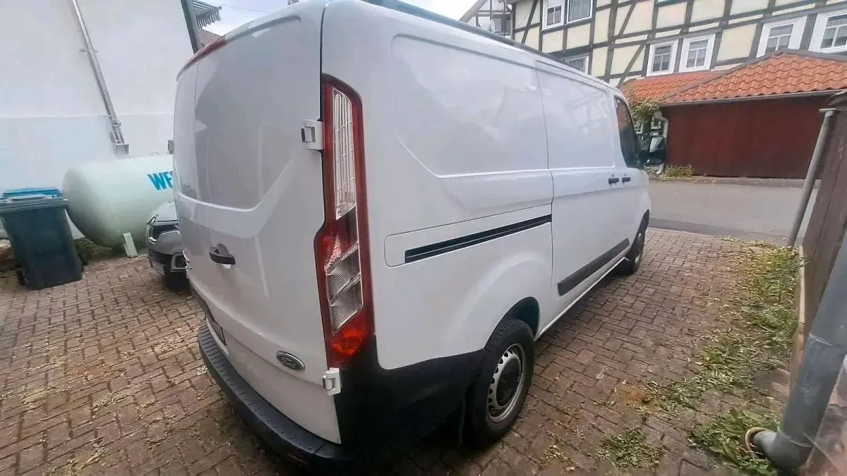 Gebraucht Ford Transit Custom 105 PS (77 kW) 2021 Weiß Van