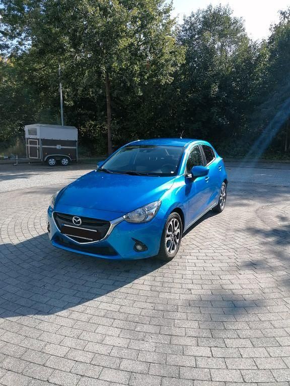 Blau Gebraucht 2017 Mazda 2 Nakama Limousine | 8.500 € (Fairer Preis) - Bild 1/4