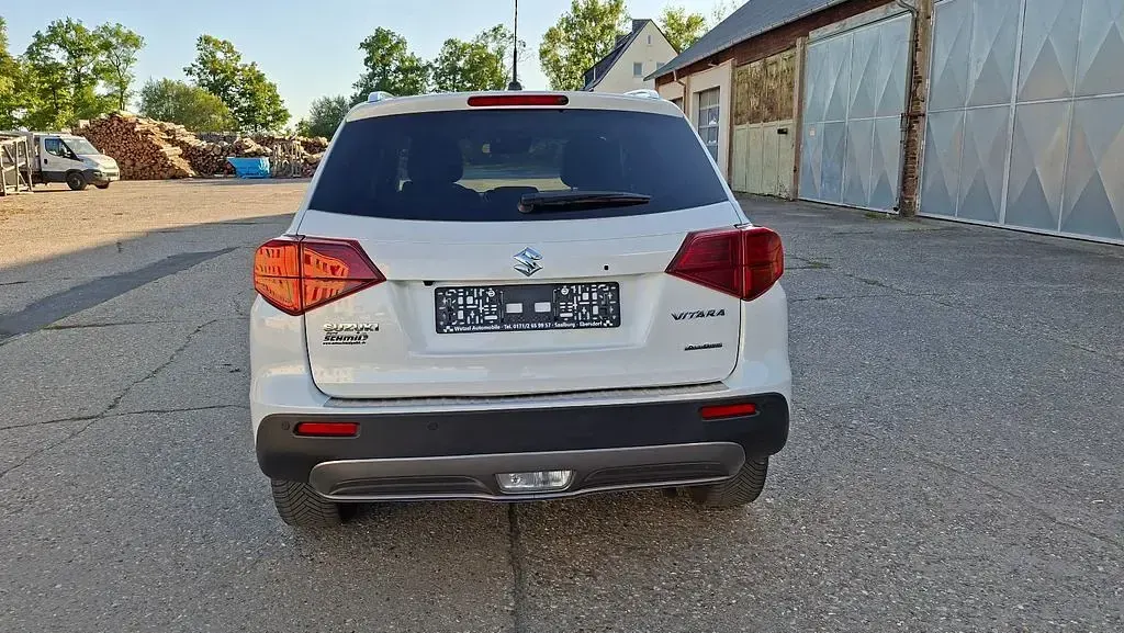 Gebraucht Suzuki Vitara Comfort+ 140 PS (102 kW) 2020 Weiß SUV