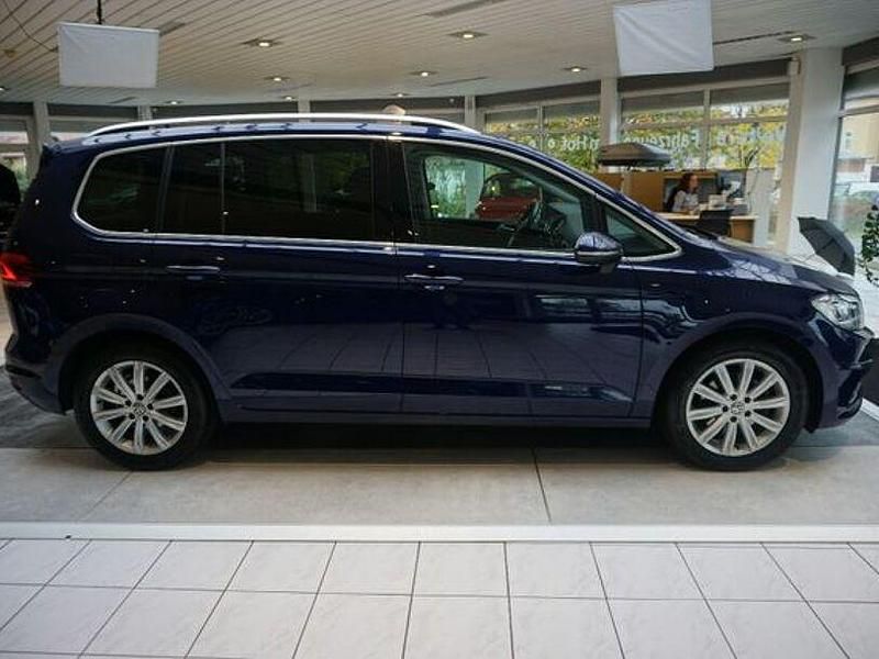 Gebraucht VW Touran Highline 150 PS (110 kW) 2018 Blau Van / Kleinbus