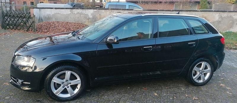 Gebraucht Audi A3 Attraction 125 PS (91 kW) 2011 Schwarz Limousine