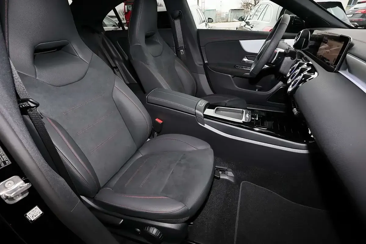 Gebraucht Mercedes CLA200 AMG 163 PS (119 kW) 2026 Unilack nachtschwarz Coupé
