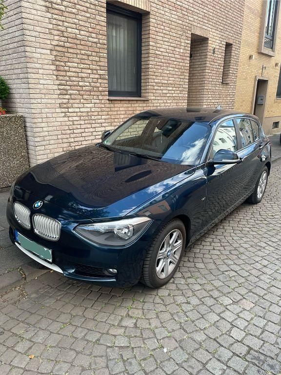 Blau Gebraucht 2012 BMW 120 Urban Line Kleinwagen | 11.300 € (Fairer Preis) - Bild 1/4