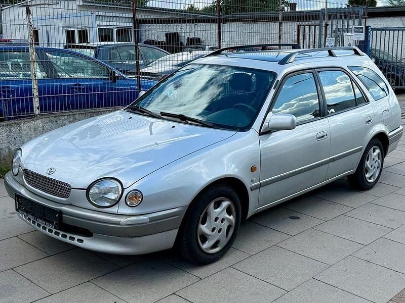 Silber Gebraucht 1999 Toyota Corolla Limousine | 4.350 € (Fairer Preis) - Bild 1/4