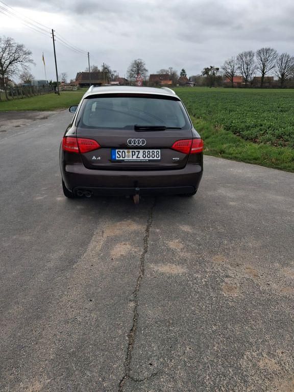 Gebraucht Audi A4 Ambiente 163 PS (119 kW) 2012 Braun Kombi