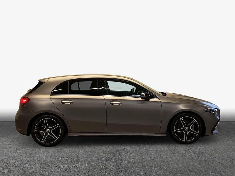 Gebraucht Mercedes A180 Advanced Plus 136 PS (100 kW) 2024 Manufaktur mountaingrau magno Limousine