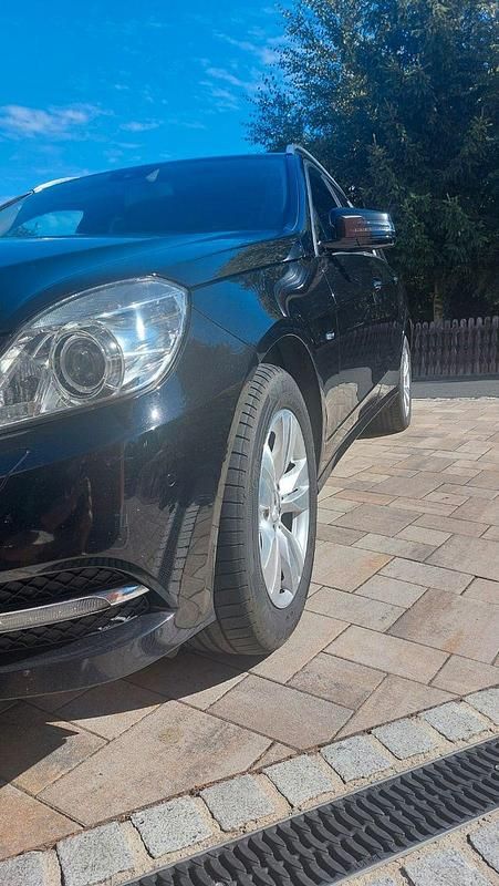 Gebraucht Mercedes E200 Avantgarde 136 PS (100 kW) 2011 Schwarz Kombi