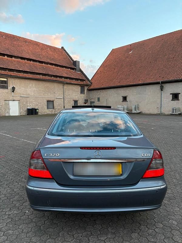Second-hand Mercedes E320 224 CP (164 kW) 2007 Albastru Berlinǎ