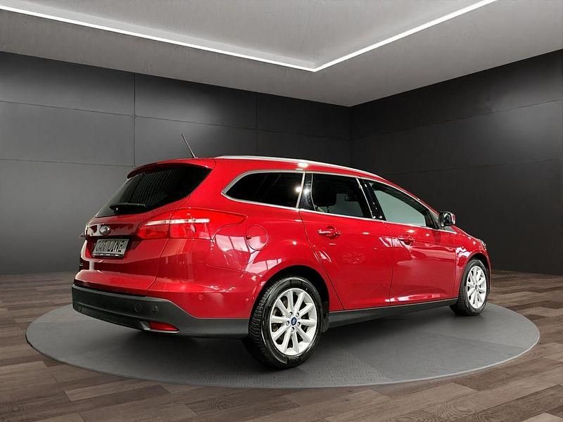 Gebraucht Ford Focus Titanium 125 PS (91 kW) 2018 Rot Kombi