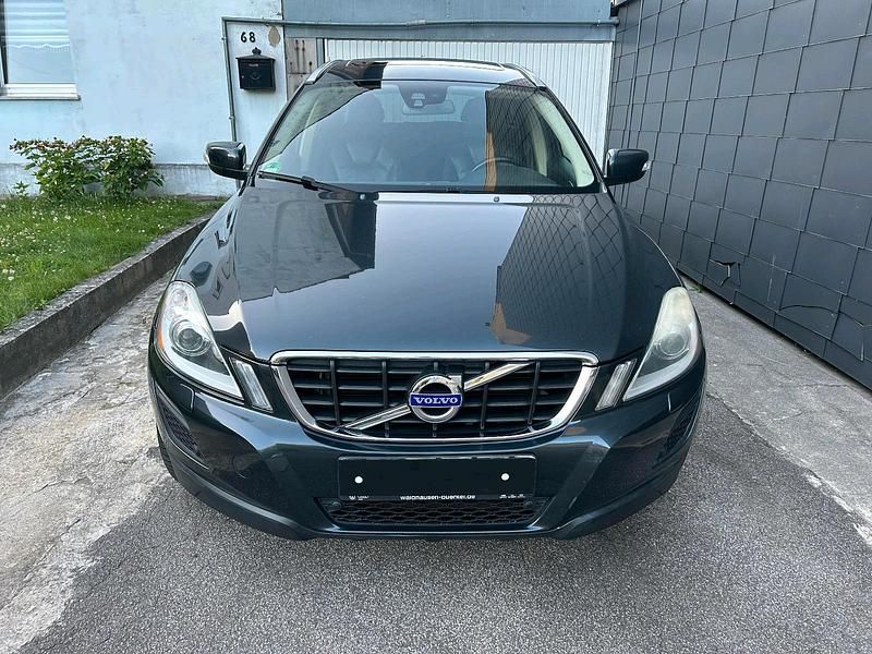 Grau Gebraucht 2011 Volvo XC60 SUV | 12.900 € (Etwas zu teuer) - Bild 1/4