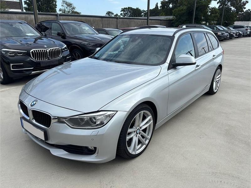 Silber Gebraucht 2014 BMW 318 Luxury Line Kombi | 6.700 € (Fairer Preis) - Bild 1/4