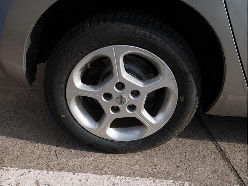 Second-hand Nissan Leaf 80 kW (109 CP) 2015 Argintiu Hatchback