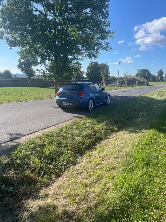 Blau Gebraucht 2012 BMW 125 M Sport Kleinwagen | 21.980 € - Bild 1/4