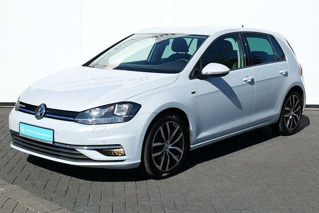 Gebraucht VW Golf VII Join 131 PS (96 kW) 2018 White silver metallic Limousine