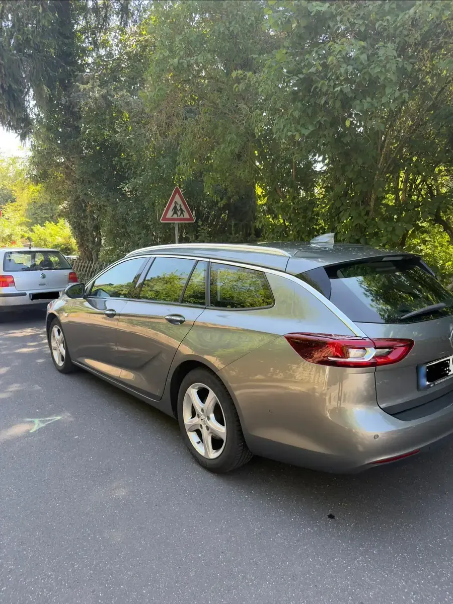 Gebraucht Opel Insignia 136 PS (100 kW) 2018 Grau Kombi