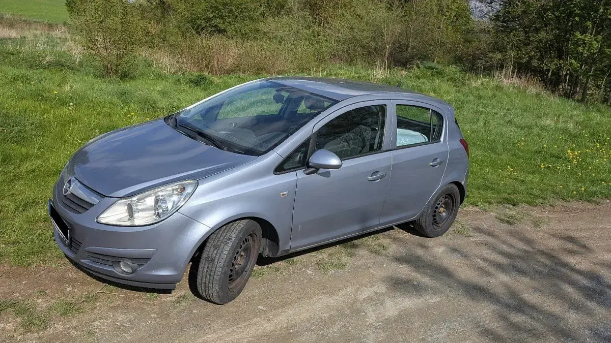 Używany Opel Corsa Edition 90 KM (66 kW) 2009 Srebrny Hatchback