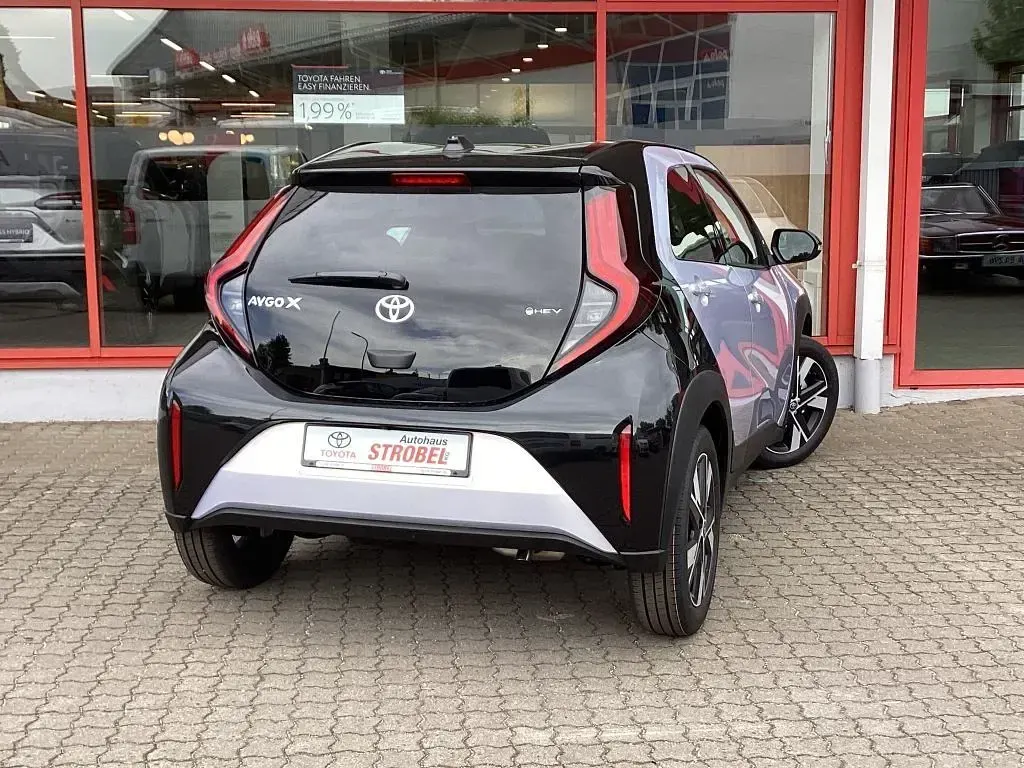 Neu Toyota Aygo X 116 PS (85 kW) 2026 Violett SUV
