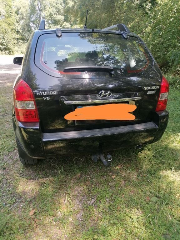 Grau Gebraucht 2009 Hyundai Tucson GLS SUV | 2.650 € (Superpreis) - Bild 1/4