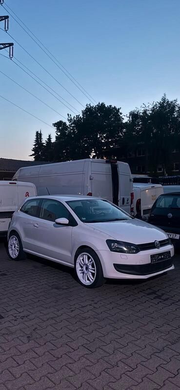 Weiß Gebraucht 2011 VW Polo Coupé | 3.800 € (Fairer Preis) - Bild 1/4
