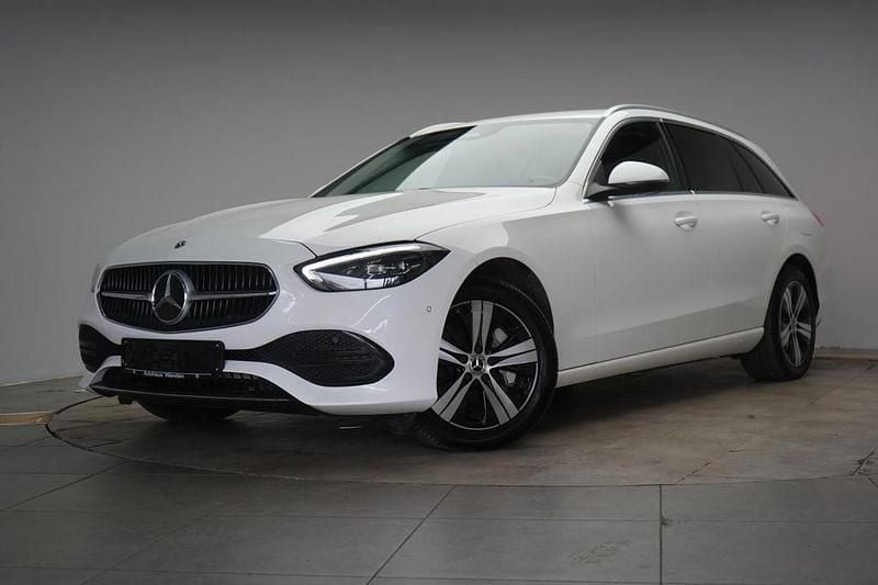 Gebraucht Mercedes C300e Avantgarde 204 PS (150 kW) 2022 Weiß Limousine