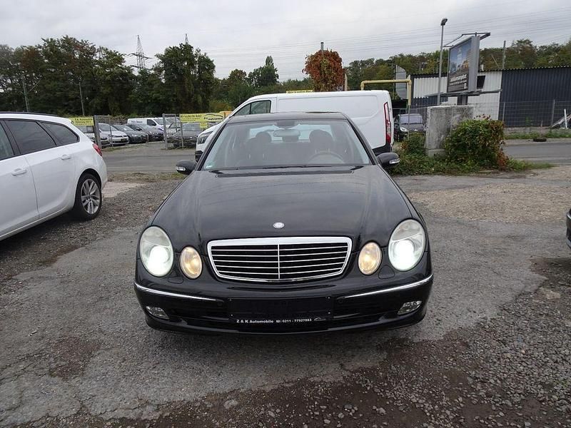 Schwarz Gebraucht 2004 Mercedes E320 Avantgarde Limousine | 5.990 € (Guter Preis) - Bild 1/4