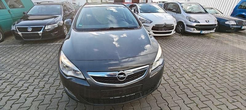 Grau Gebraucht 2012 Opel Astra Design Edition Kombi | 1.999 € (Superpreis) - Bild 1/4