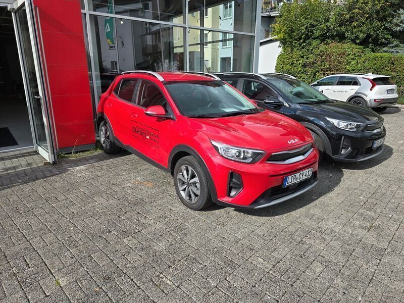 Gebraucht Kia Stonic Vision 101 PS (74 kW) 2023 (beg) signalrot met. SUV