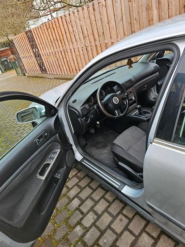 Gebraucht VW Passat 131 PS (96 kW) 2001 Silber Limousine