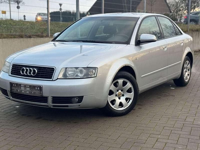 Silber Gebraucht 2002 Audi A4 Limousine | 1.000 € (Superpreis) - Bild 1/4