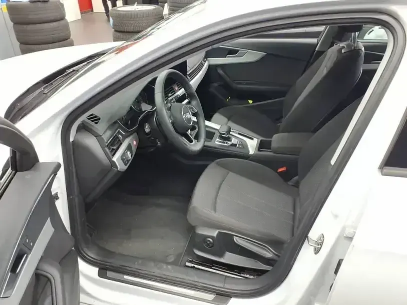 Second-hand Audi A4 Advanced Plus 150 CP (110 kW) 2024 Alb Break