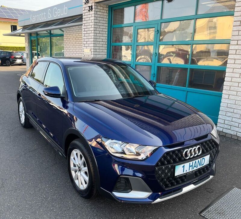 Blau Gebraucht 2024 Audi A1 Sport Kleinwagen | 23.950 € (Guter Preis) - Bild 1/4