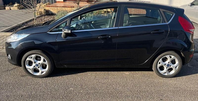 Gebraucht Ford Fiesta Titanium 82 PS (60 kW) 2011 Schwarz Kleinwagen