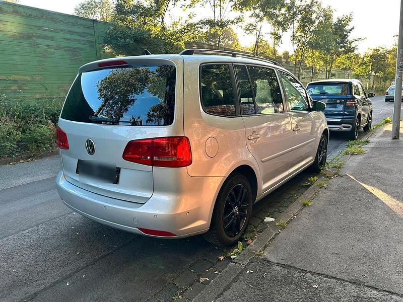 Silber Gebraucht 2014 VW Touran Van / Kleinbus | 5.450 € (Superpreis) - Bild 1/4