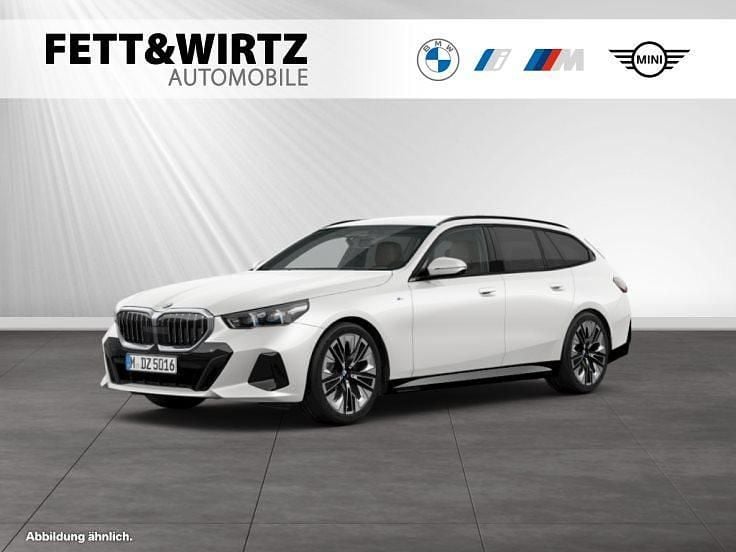 Mineralweiss metallic Gebraucht 2025 BMW 520 M Sport Kombi | 50.700 € (Guter Preis) - Bild 1/3