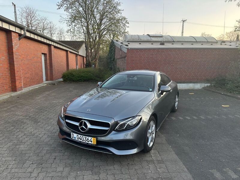 Grau Gebraucht 2017 Mercedes E220 Avantgarde Coupé | 26.900 € (Fairer Preis) - Bild 1/4